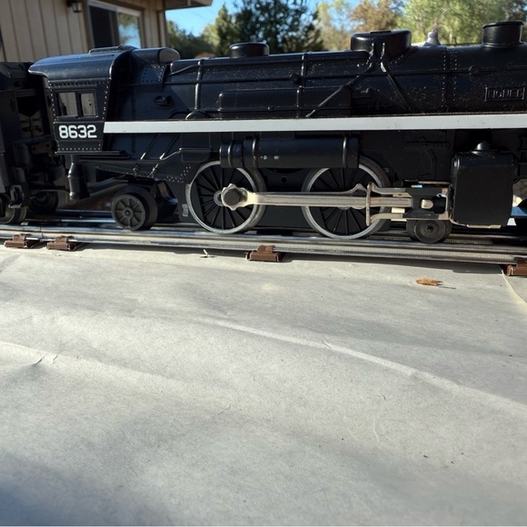 Lionel New York Central Flyer Train Set - Black and Red - Picture 8 of 13